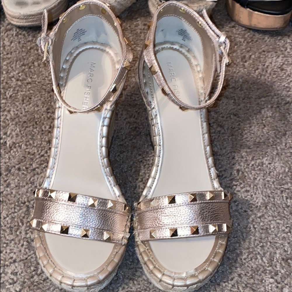 Marc Fisher rose gold wedges